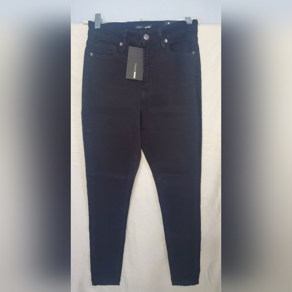 NWT Women’s Fashion Nova Black Coraline High Rise Jeans Size 5